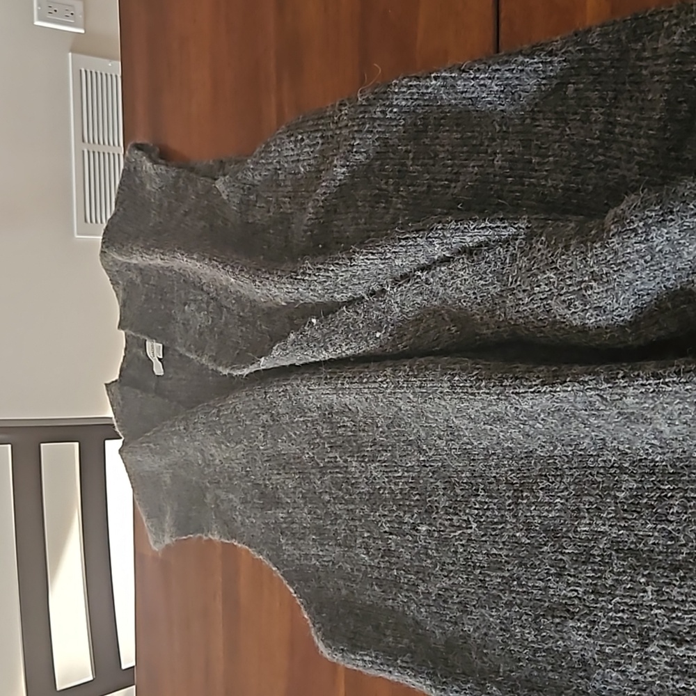 Sleeveless women's sweater
